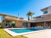 Vive el lujo y la comodidad en esta propiedad, situada...