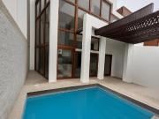 ¡Vive el verano todo el año en esta espectacular casa de...