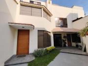 ¡Vive en el corazón de San Borja! Amplia Casa totalmente...