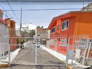 Vive en Elegante e inigualable casa en remate en...