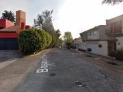 ¡Vive en Elegante y amplia casa en remate en Col. La...