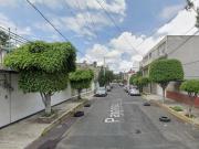 Vive en Elegante y amplia casa en remate en...