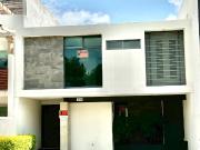 Vive en Lomas Punta del Este: Casa Amueblada con 4...