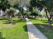 ¡Vive frente a parque privado!