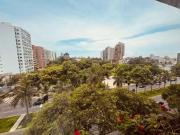 Vive frente a un parque en una de las zonas más...