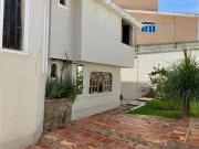 VIVE RODEADO DE NTURALEZA AMPLIA CASA CON JARDIN Y...