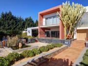 Vivenda Moderna E Espaçosa Com Piscina Interior