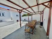 Vivenda Remodelada com 9 quartos e 3 WCs no Polo...