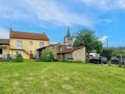 Vivez grand dans une commune paisible: maison avec jardin