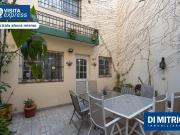 Viví en un amplio y cómodo Triplex con cochera y Terraza...