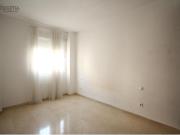 ¡Vivienda de alquiler con garaje y piscina!