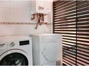 Vivienda en residencial con jardines y piscina en la...