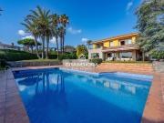 Vivienda exclusiva de 532 m2 en venta Alella, España