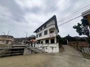 Vivienda Multifamiliar De Tres Niveles