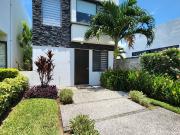Vivienda Residencial en Condominio con Alberca