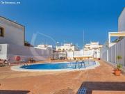 Vivienda semi adosada tipo quad con jardín, aparcamiento...