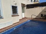 VIVIENDA UNIFAMILIAR CON PISCINA PRIVADA!