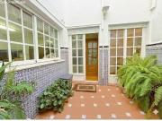 Vivienda unifamiliar de tres plantas en pleno centro de...