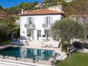 Vivre à Eze: Villa familiale avec beau jardin, piscine...