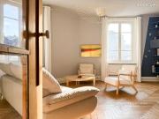 Vivre au dessus des toits: un appartement baigné de...