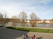 Voll möblierte 2 Zimmer Wohnung direkt an der Donau ab...