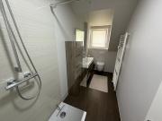 Voll renovierte Dachgeschosswohnung, effizient & modern...