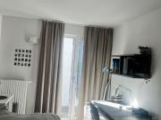 vollmöbelierte moderne Einzimmerwohnung