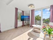 Vollmöblierte Dachgeschosswohnung mit Loggia in...