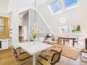 Vollmöblierte Design Dachgeschosswohnung mit Dachterrasse