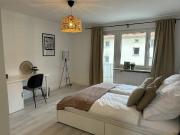 Vollmöblierte helle 3 Zimmer Balkon EBK WLAN / zentral &...