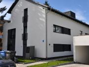 Vollmöblierte und ruhige Top 3 Zi Neubauwohnung