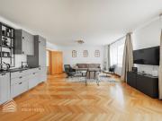 Vollsaniertes Haus mit 4 Einheiten und Rohdachboden,...