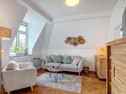 Vollständig möblierte 2,5 Zimmer Altbauwohnung Vollständig möblierte 2,5 Zimmer Altbauwohnung