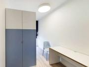 Vollständig möbliertes Privatzimmer mit Bad und Balkon...