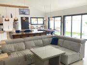 Volumineuse maison 3 faces recente