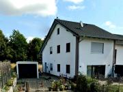 von Privat* Doppelhaushälfte mit Loft im DG Garten und...
