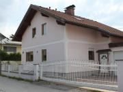 Von Privat: Einfamilienhaus mit 4 Garagenplätzen und...