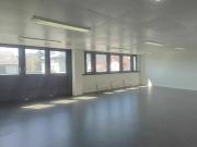 Vos locaux de 194 et 352 m2, monte charge et quai, à...