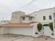 VRZ, HERMOSA PROPIEDAD UBICADA A 5 MINUTOS DE PLAYA...