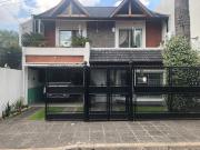 Vta. casa americana 2 plantas, play y jardìn Haedo