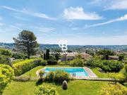 Vue mer panoramique à pied du village