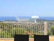 VUE MER PANORAMIQUE Propriété avec piscine à débordement.