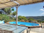 Vue panoramique au calme avec piscine proche de Salernes
