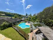 Vue sur la piscine, très belle propriété