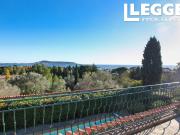 Vues exceptionnelles pour cette villa de 4 chambres avec...