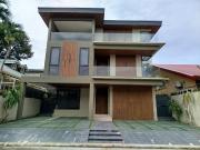 W/ Elevator Three Storey House and Lot for Sale in BF...
