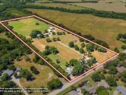 W Saunders St, Trenton, Farm House For