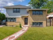 W Th St, Chicago, Home For Sale