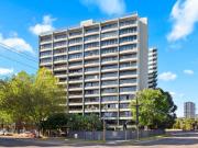 Wake Up to Iconic Albert Park & City Views