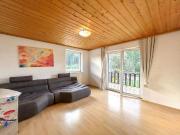 Waldrandlage: Wohnhaus mit zwei Wohnungen und...